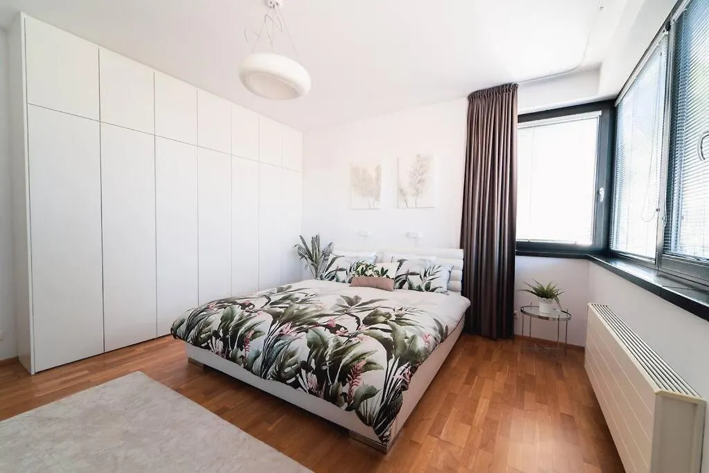 Prague Marina River View Apartment Close To City Centre Free Parking